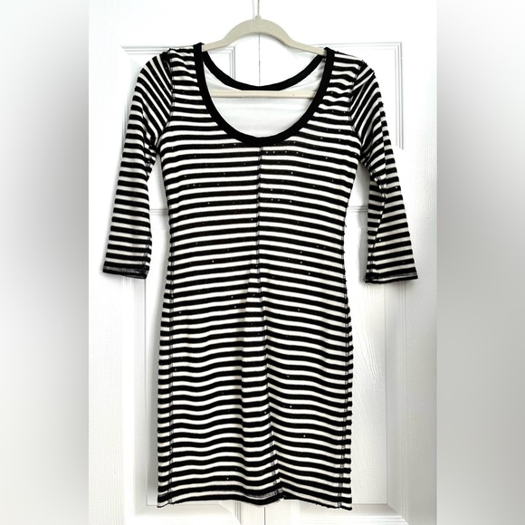 Beautiful Like New Black & White Sequins Stripe Express Dress Size XS 🖤🤍 - Picture 5 of 6